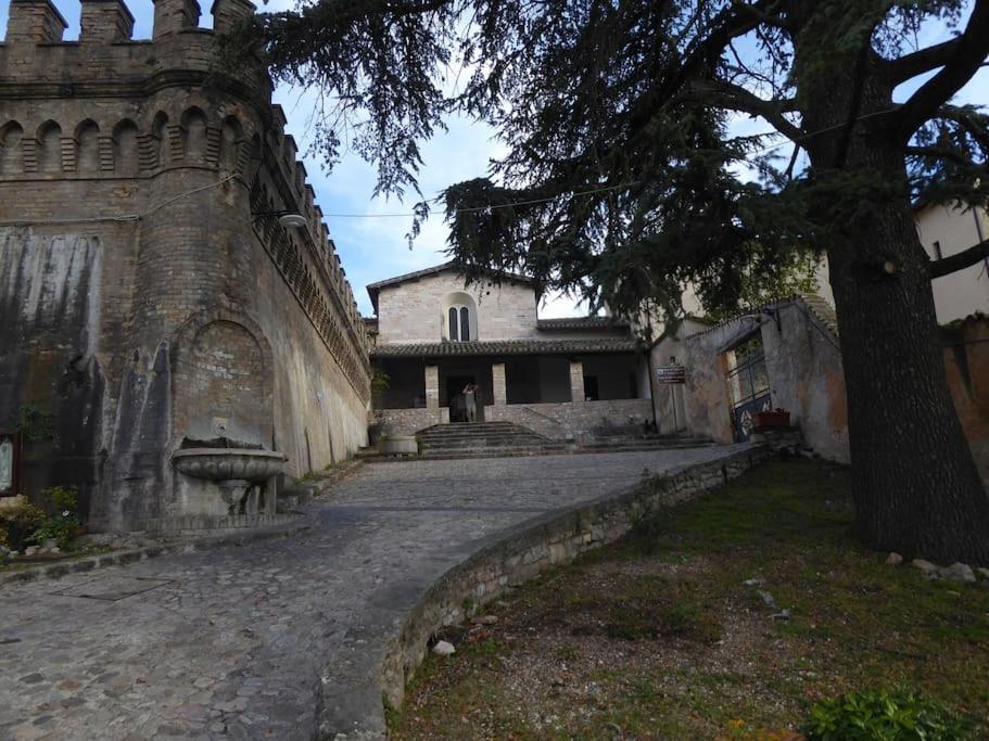 La Cantina Dei Cappuccini สเปลโล ภายนอก รูปภาพ