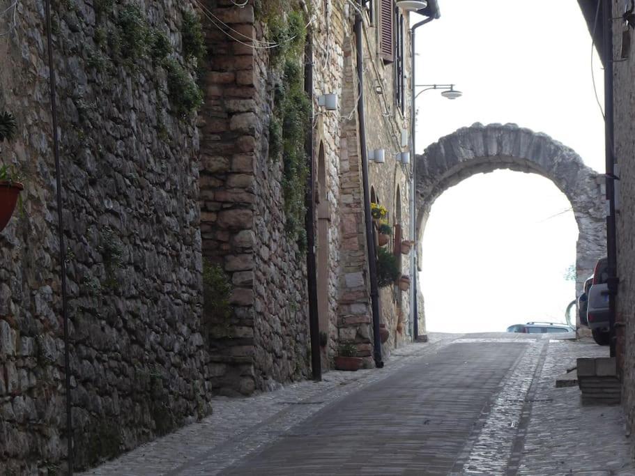La Cantina Dei Cappuccini สเปลโล ภายนอก รูปภาพ